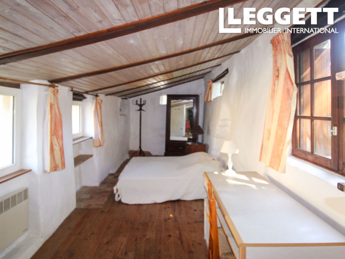 Image No.10-3 Bed House for sale