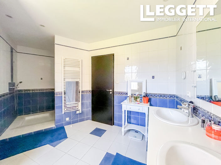 Image No.9-4 Bed House for sale