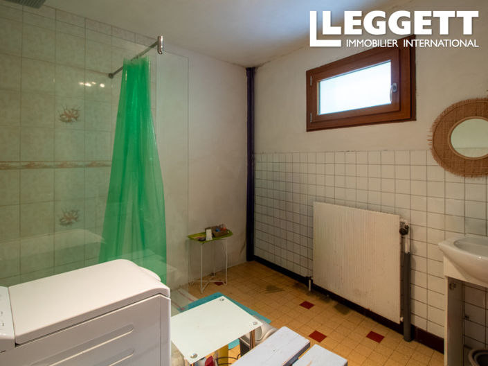 Image No.8-5 Bed House for sale