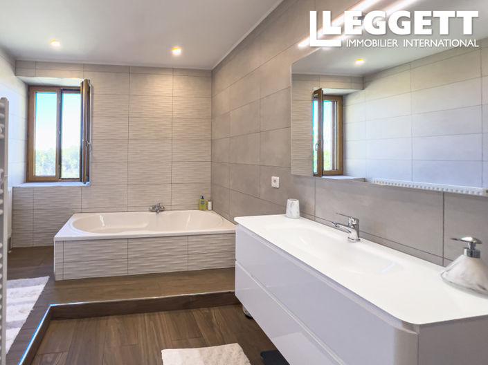 Image No.6-5 Bed House for sale