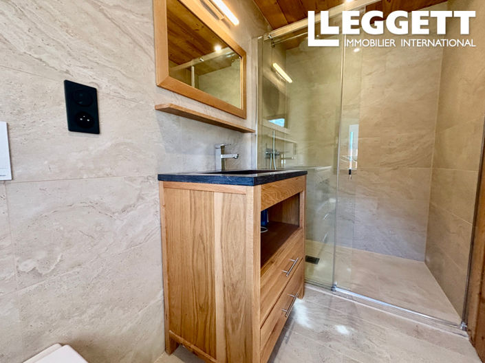 Image No.8-5 Bed House for sale