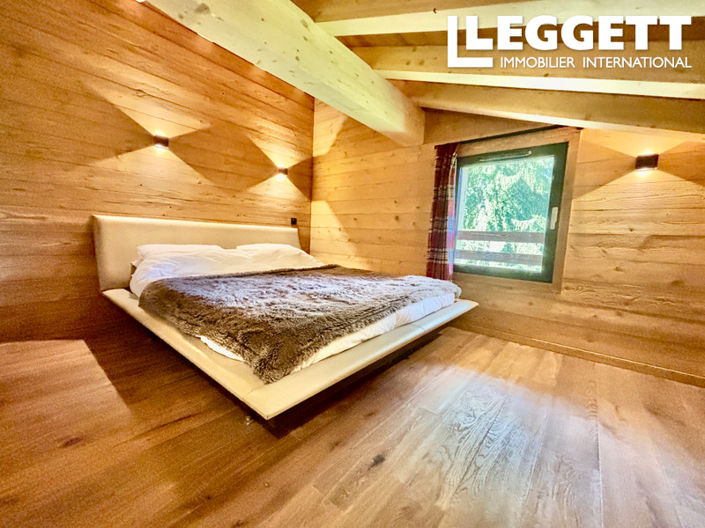 Image No.9-5 Bed House for sale