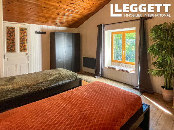 Image No.7-5 Bed House for sale