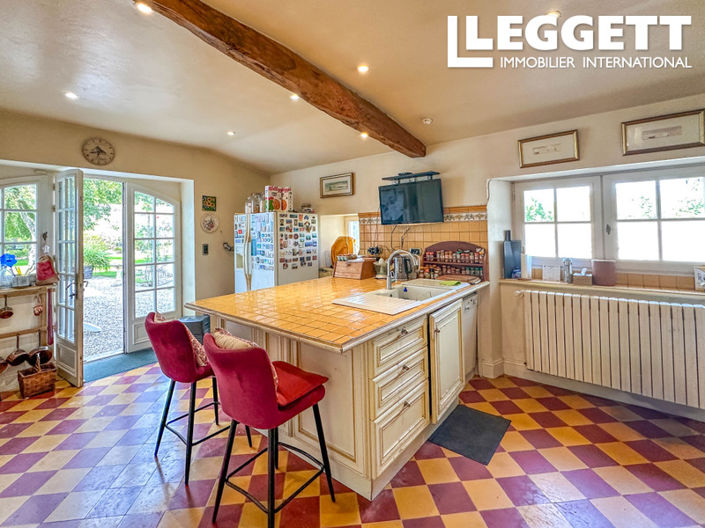 Image No.8-5 Bed House for sale