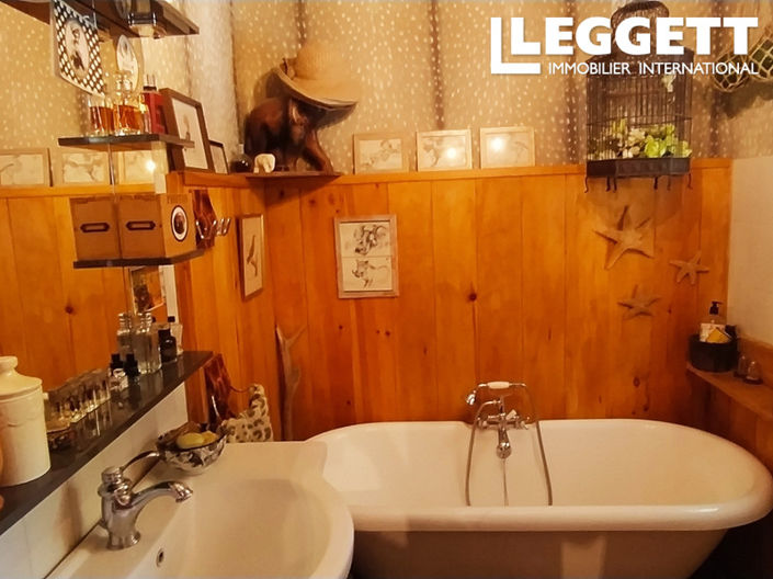 Image No.8-7 Bed House for sale