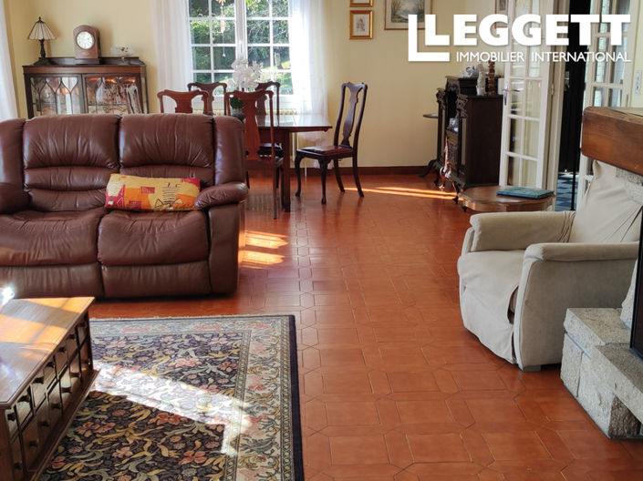 Image No.10-5 Bed House for sale