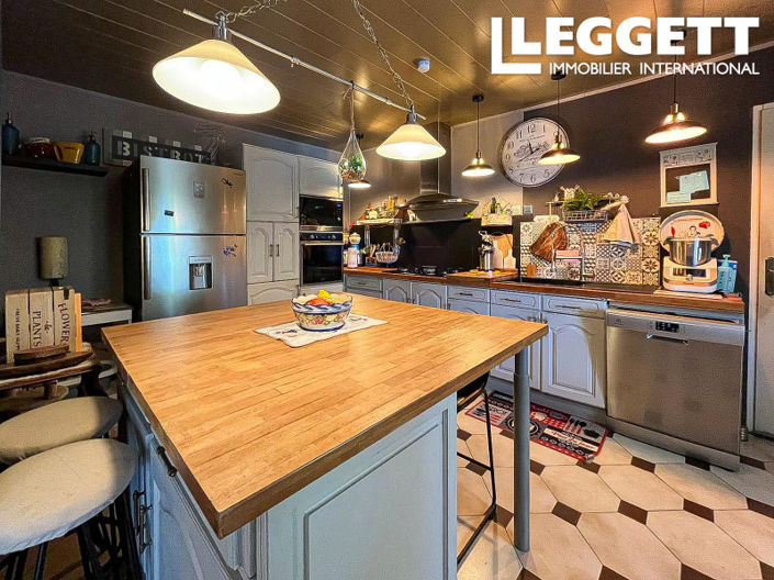 Image No.6-5 Bed House for sale