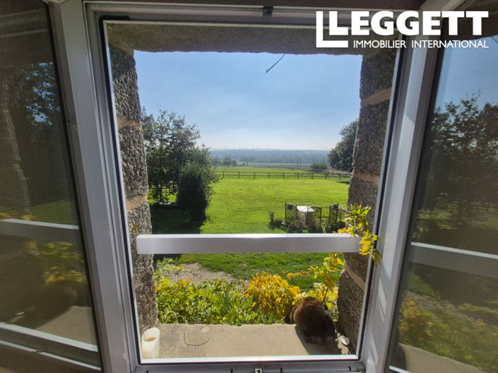 Image No.8-6 Bed House for sale