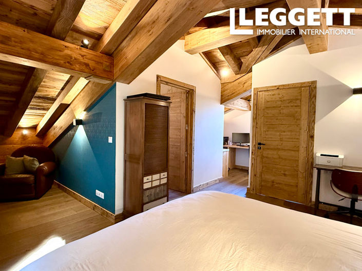 Image No.6-5 Bed House for sale