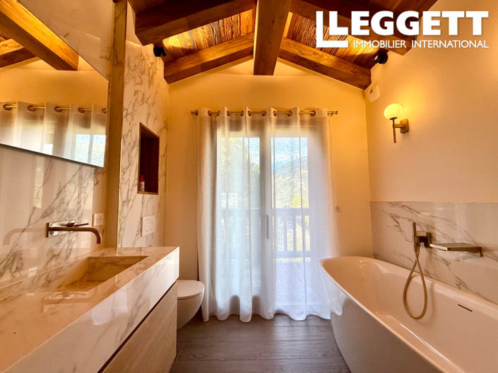 Image No.7-5 Bed House for sale