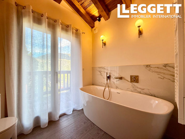 Image No.8-5 Bed House for sale