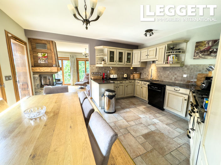 Image No.3-4 Bed House for sale