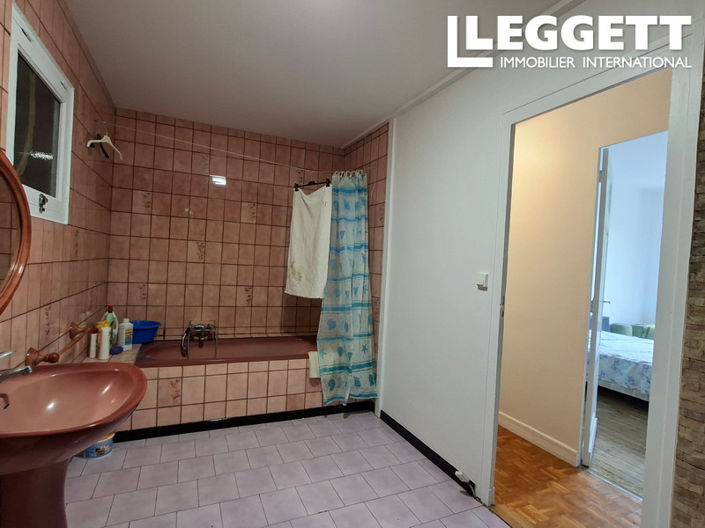 Image No.10-3 Bed House for sale