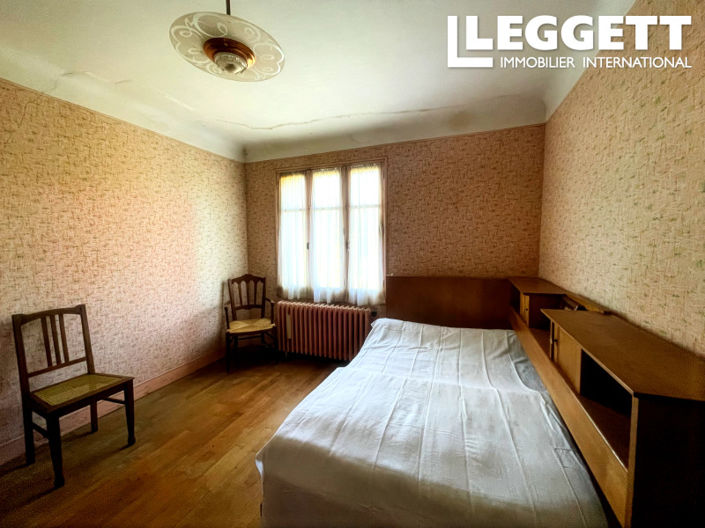 Image No.8-5 Bed House for sale