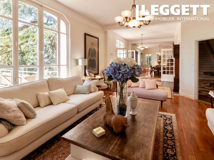 Image No.3-7 Bed Chateaux for sale