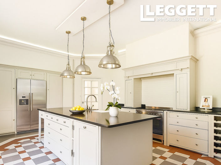 Image No.4-7 Bed Chateaux for sale