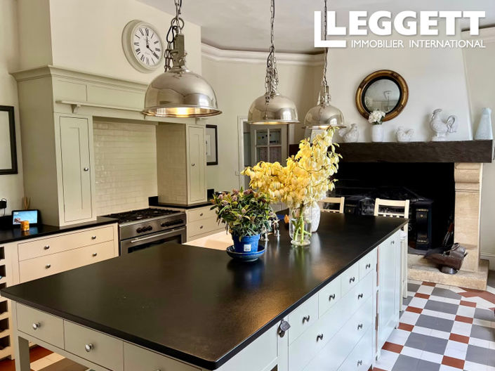 Image No.5-7 Bed Chateaux for sale