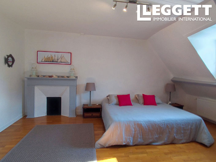 Image No.8-6 Bed House for sale