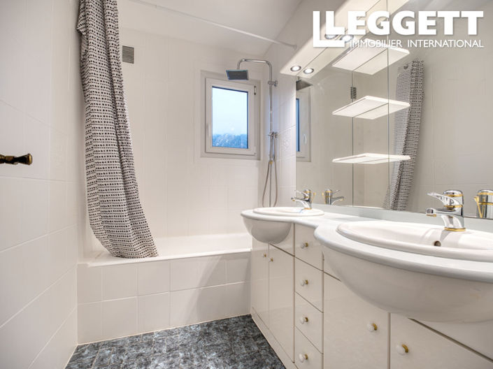 Image No.6-3 Bed Apartment for sale