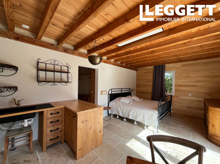 Image No.6-6 Bed House for sale