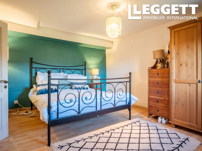 Image No.5-5 Bed House for sale