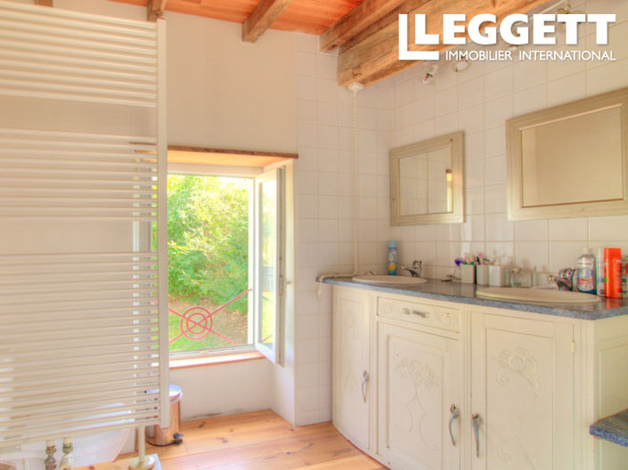 Image No.8-6 Bed House for sale