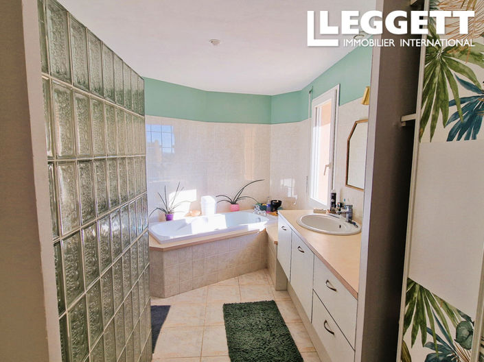 Image No.7-5 Bed House for sale