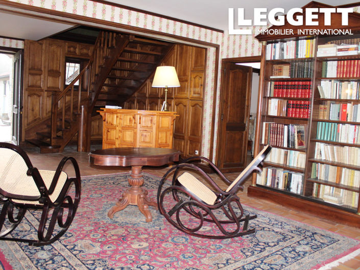 Image No.7-10 Bed House for sale