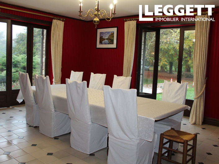 Image No.8-10 Bed House for sale