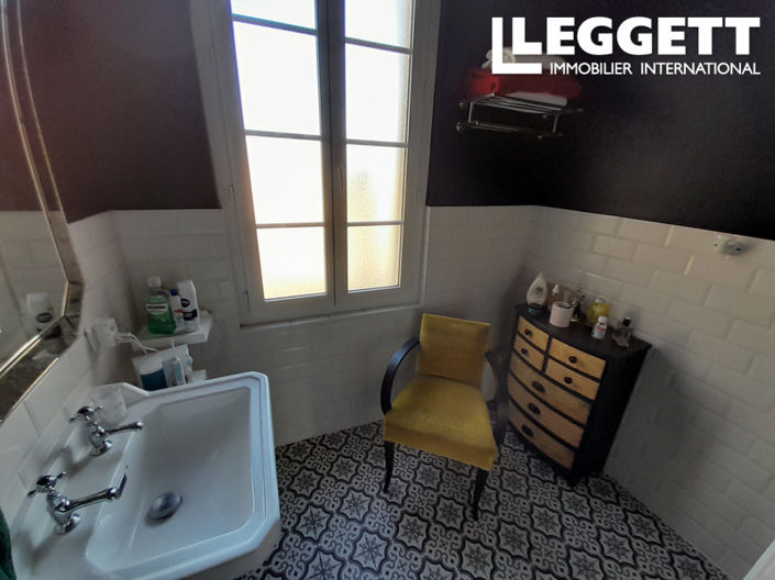 Image No.10-5 Bed House for sale