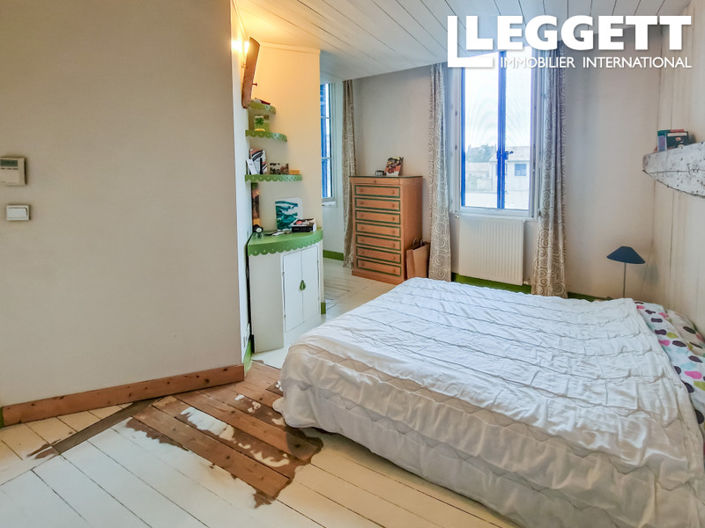 Image No.8-4 Bed House for sale