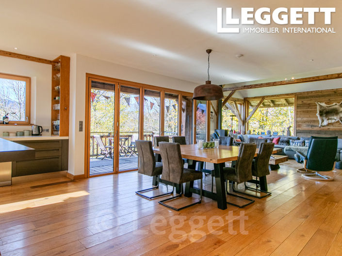 Image No.8-8 Bed House for sale