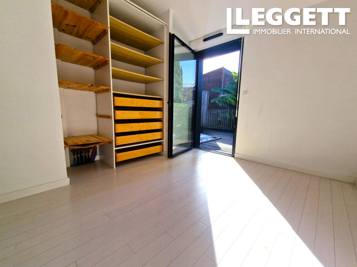 Image No.6-3 Bed House for sale