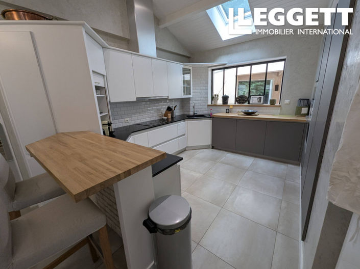 Image No.6-4 Bed House for sale