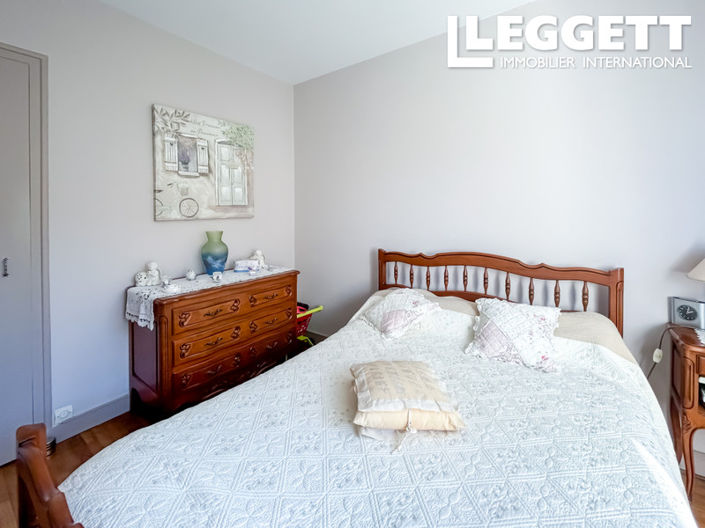 Image No.6-5 Bed House for sale