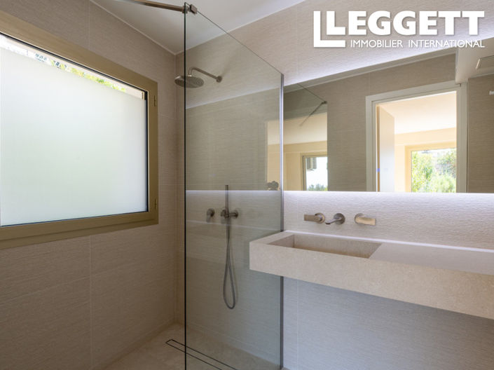 Image No.9-3 Bed Apartment for sale