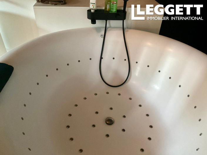 Image No.8-5 Bed House for sale