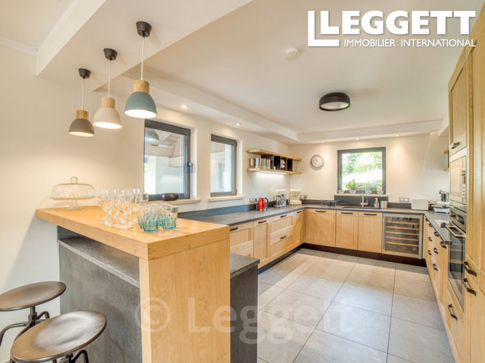 Image No.7-7 Bed House for sale