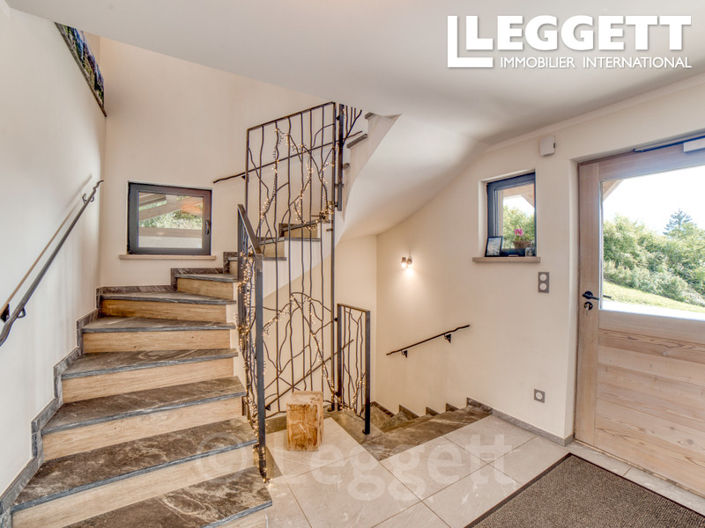 Image No.8-7 Bed House for sale