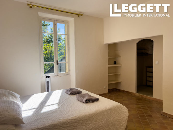 Image No.8-7 Bed House for sale