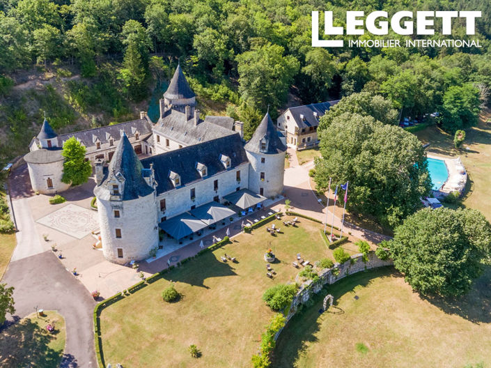 Image No.2-Châteaux de 32 chambres à vendre à Condat-sur-Vézère