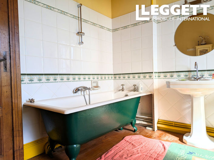 Image No.10-8 Bed House for sale