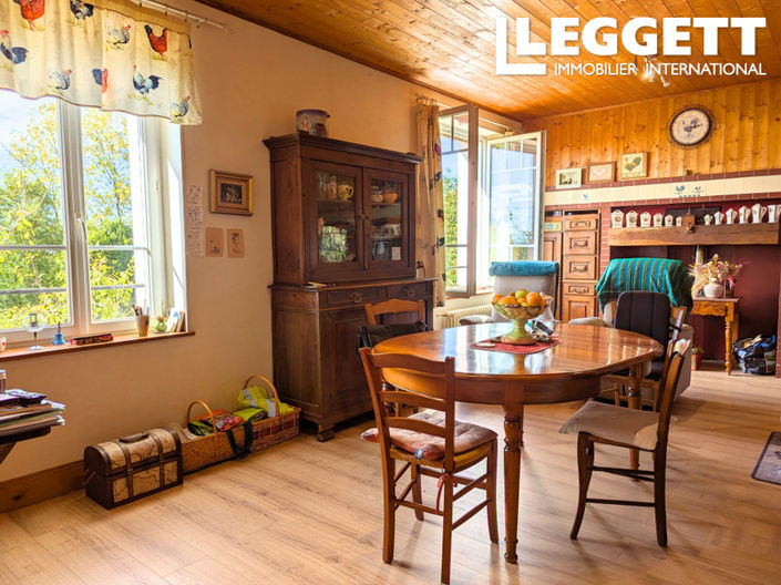 Image No.6-8 Bed House for sale