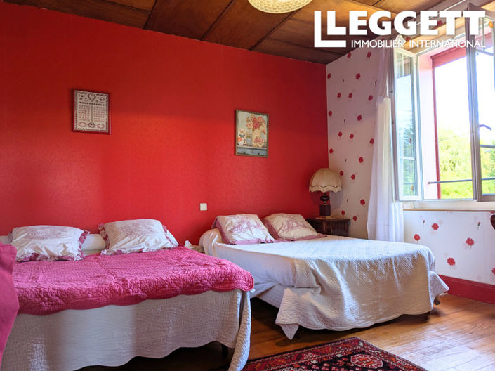 Image No.9-8 Bed House for sale