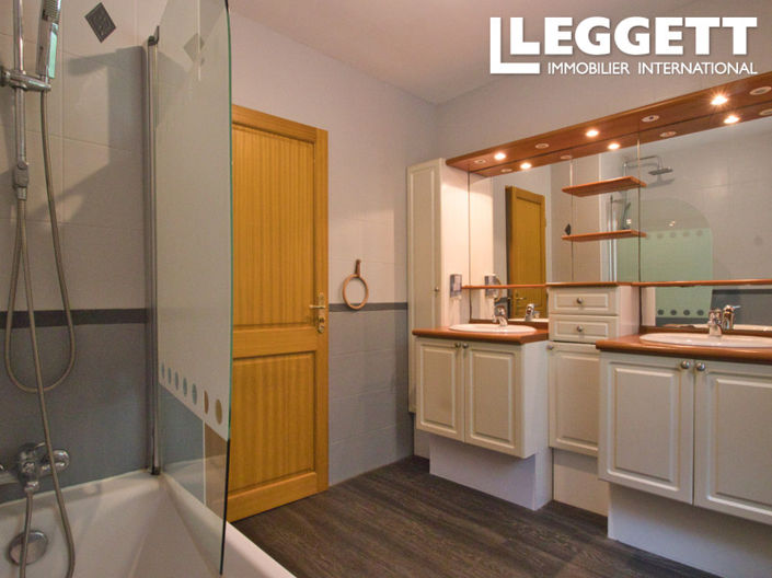 Image No.6-5 Bed House for sale