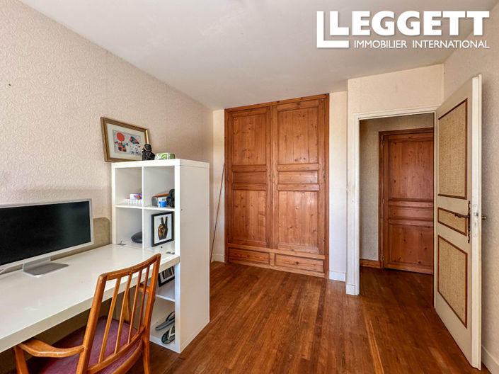 Image No.10-3 Bed House for sale