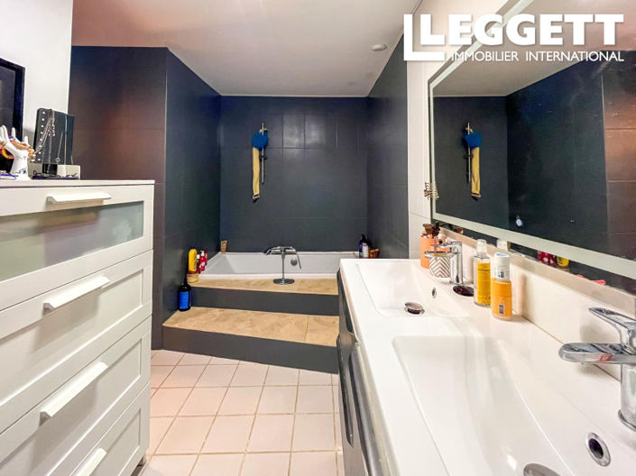 Image No.8-3 Bed House for sale