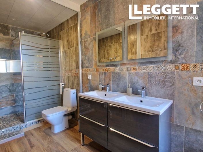 Image No.8-6 Bed House for sale