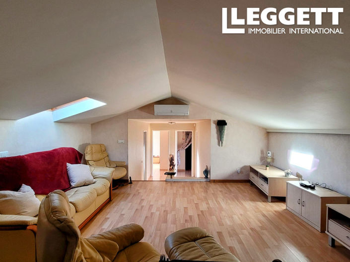 Image No.8-4 Bed House for sale