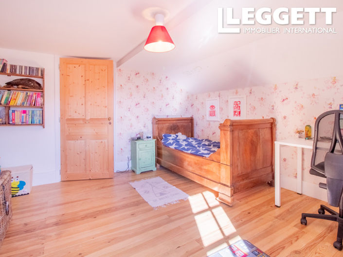 Image No.10-8 Bed House for sale